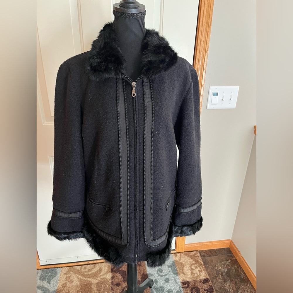 Women’s Hilary Radley black wool coat with faux fur and nice trim detail. Size 8